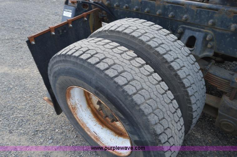 image for item F8344 1997 Peterbilt 357 truck with Manitex crane