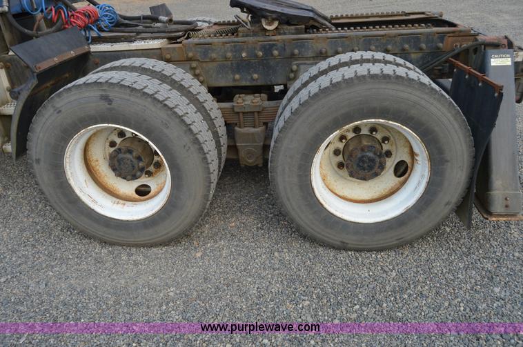 image for item F8344 1997 Peterbilt 357 truck with Manitex crane