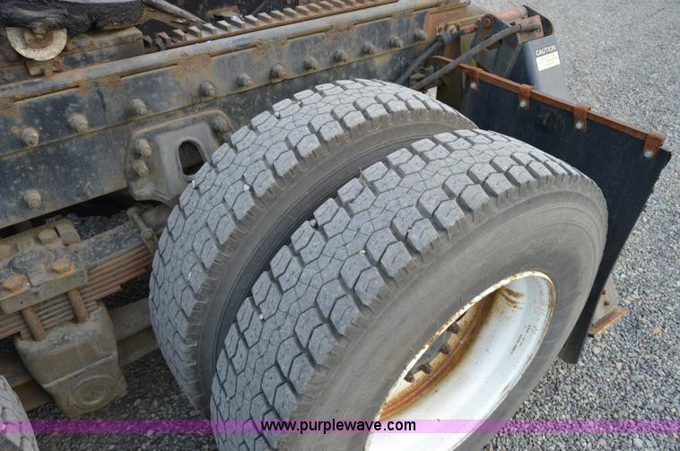 image for item F8344 1997 Peterbilt 357 truck with Manitex crane