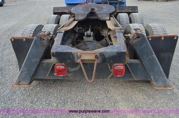 image for item F8344 1997 Peterbilt 357 truck with Manitex crane