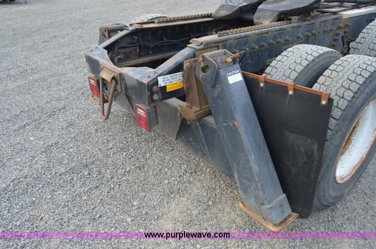 image for item F8344 1997 Peterbilt 357 truck with Manitex crane