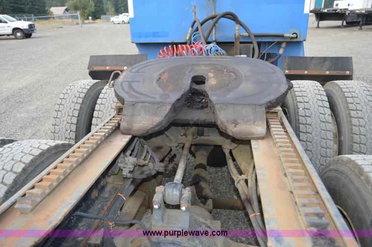 image for item F8344 1997 Peterbilt 357 truck with Manitex crane