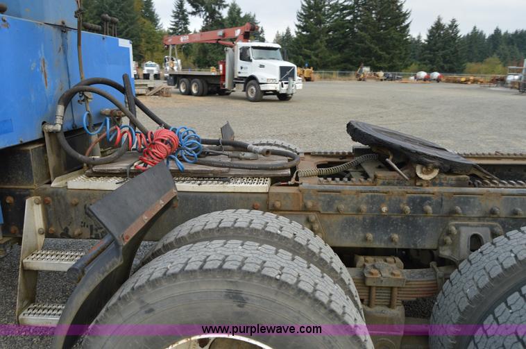 image for item F8344 1997 Peterbilt 357 truck with Manitex crane