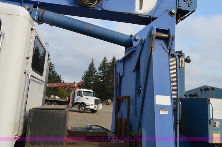 image for item F8344 1997 Peterbilt 357 truck with Manitex crane