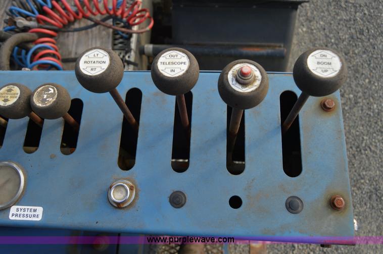 image for item F8344 1997 Peterbilt 357 truck with Manitex crane