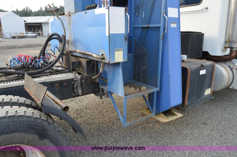 image for item F8344 1997 Peterbilt 357 truck with Manitex crane