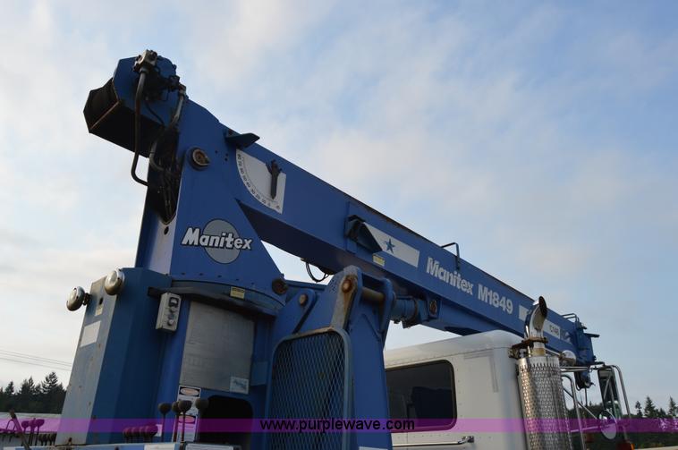 image for item F8344 1997 Peterbilt 357 truck with Manitex crane