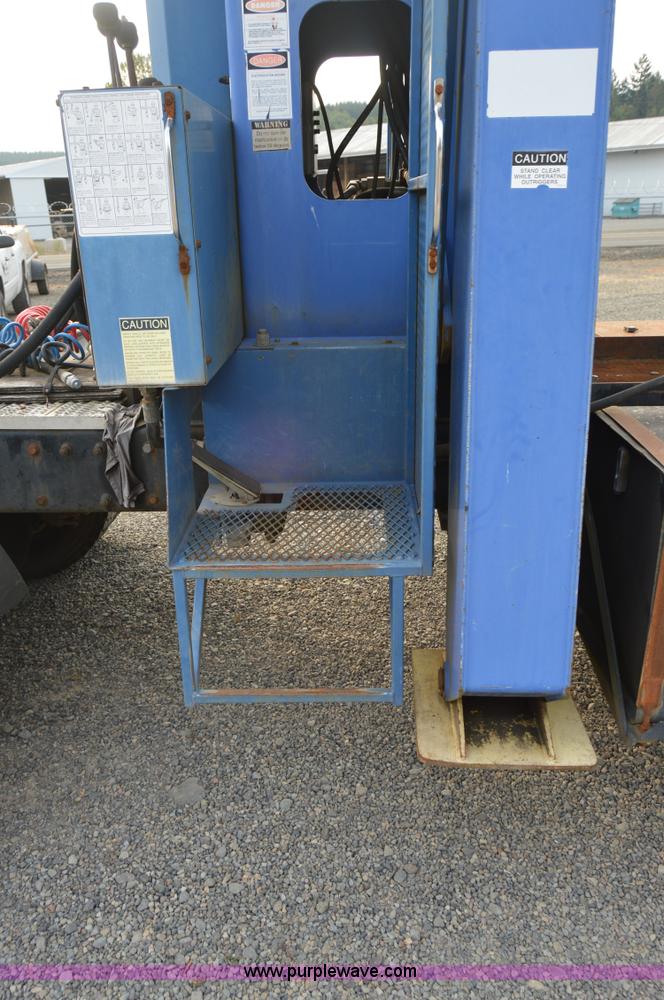 image for item F8344 1997 Peterbilt 357 truck with Manitex crane