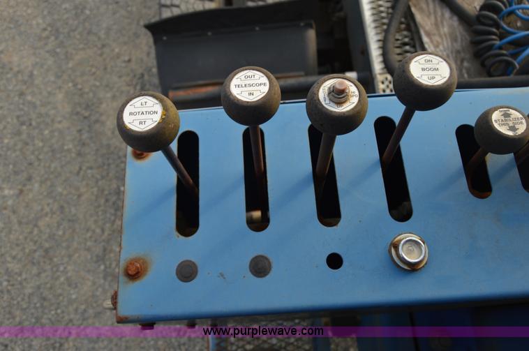 image for item F8344 1997 Peterbilt 357 truck with Manitex crane