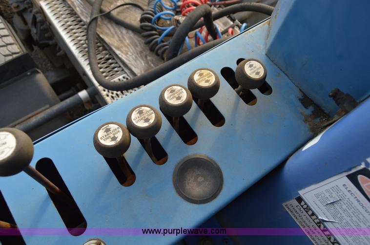 image for item F8344 1997 Peterbilt 357 truck with Manitex crane