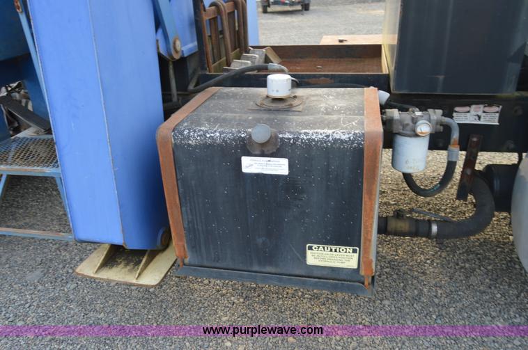 image for item F8344 1997 Peterbilt 357 truck with Manitex crane