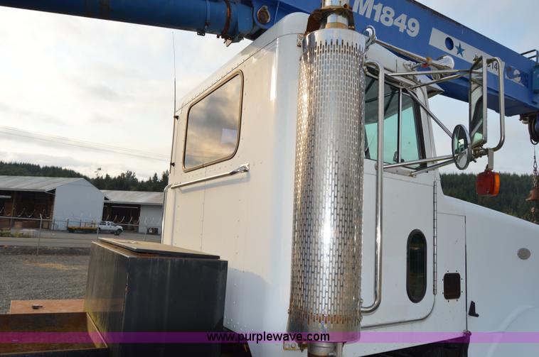 image for item F8344 1997 Peterbilt 357 truck with Manitex crane