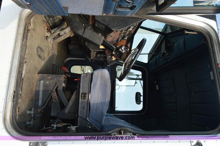 image for item F8344 1997 Peterbilt 357 truck with Manitex crane