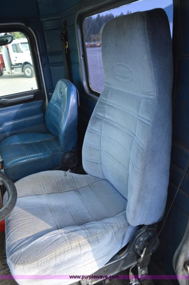 image for item F8344 1997 Peterbilt 357 truck with Manitex crane