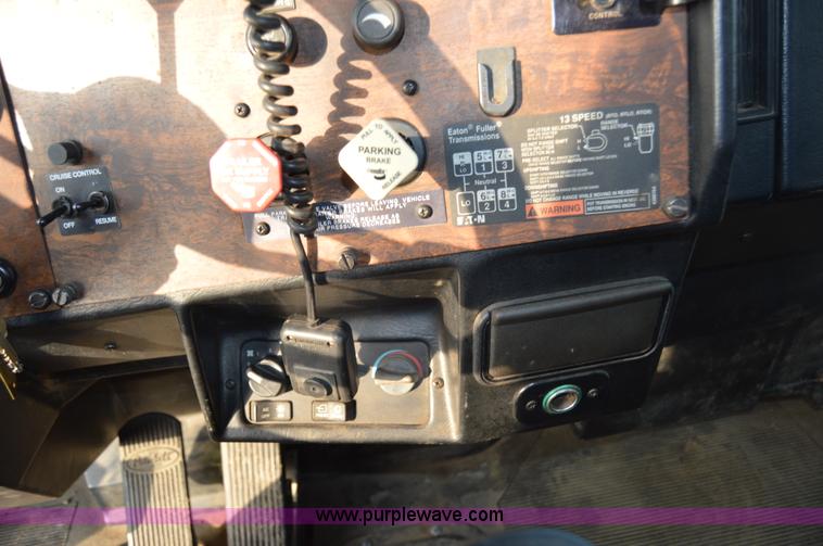 image for item F8344 1997 Peterbilt 357 truck with Manitex crane