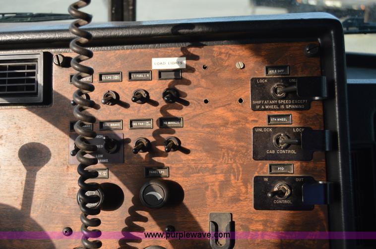 image for item F8344 1997 Peterbilt 357 truck with Manitex crane