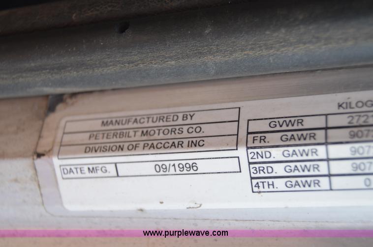 image for item F8344 1997 Peterbilt 357 truck with Manitex crane