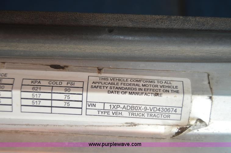 image for item F8344 1997 Peterbilt 357 truck with Manitex crane