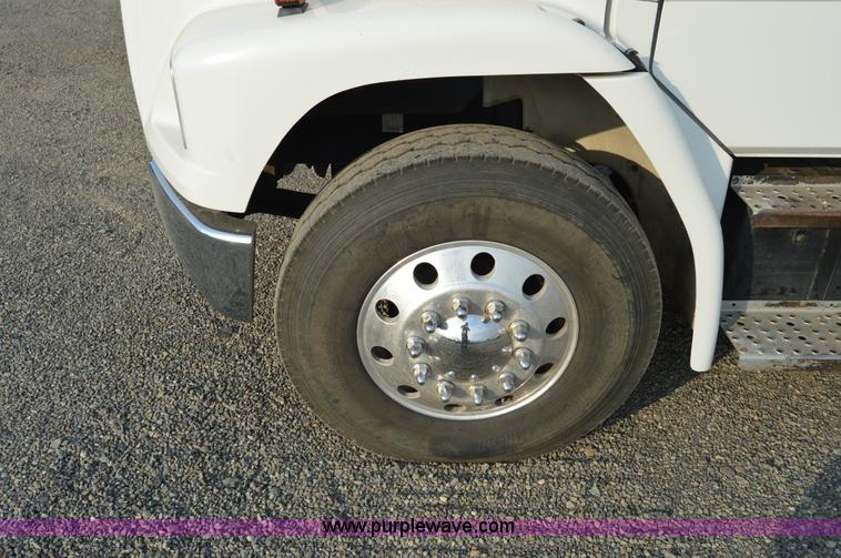 image for item F8345 2000 Freightliner FL70 service truck