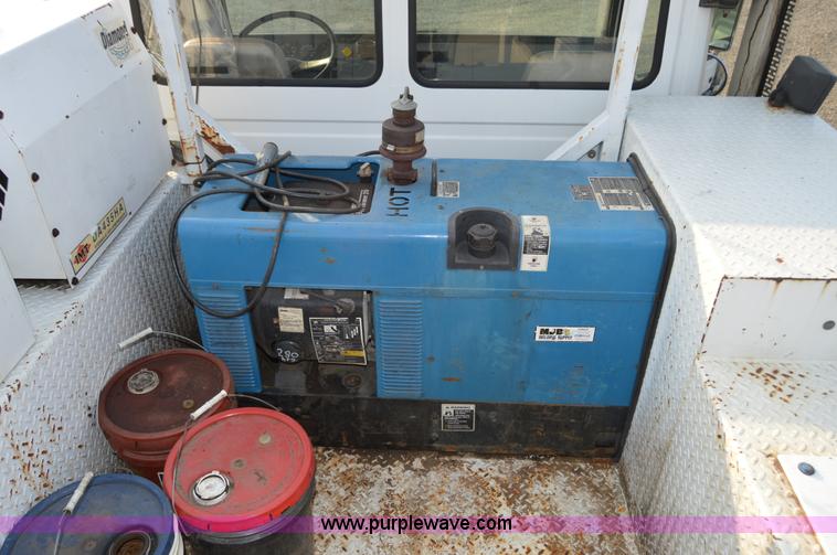 image for item F8345 2000 Freightliner FL70 service truck