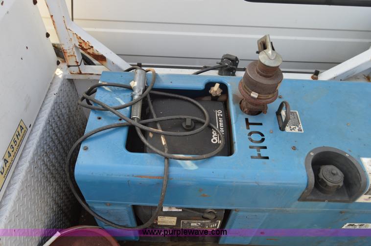 image for item F8345 2000 Freightliner FL70 service truck