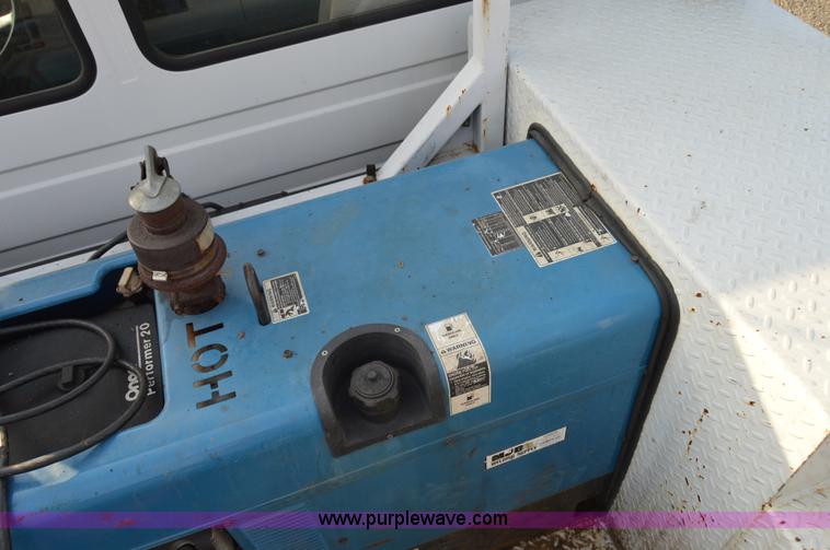 image for item F8345 2000 Freightliner FL70 service truck