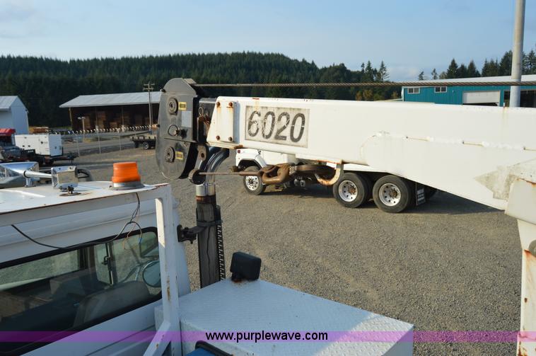 image for item F8345 2000 Freightliner FL70 service truck