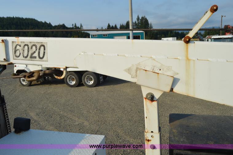 image for item F8345 2000 Freightliner FL70 service truck