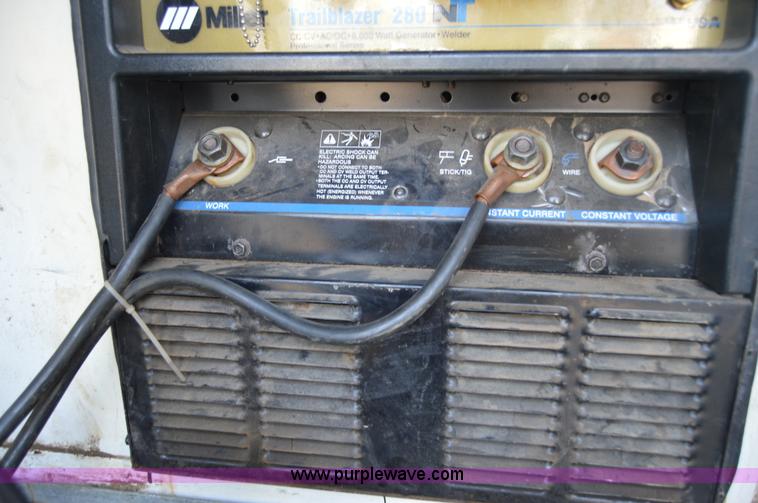 image for item F8345 2000 Freightliner FL70 service truck