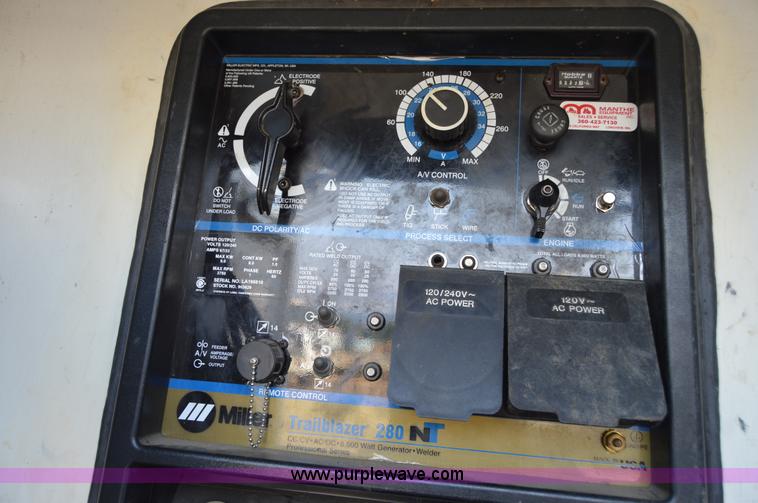 image for item F8345 2000 Freightliner FL70 service truck