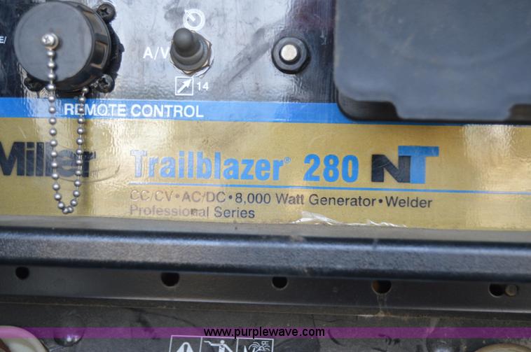 image for item F8345 2000 Freightliner FL70 service truck