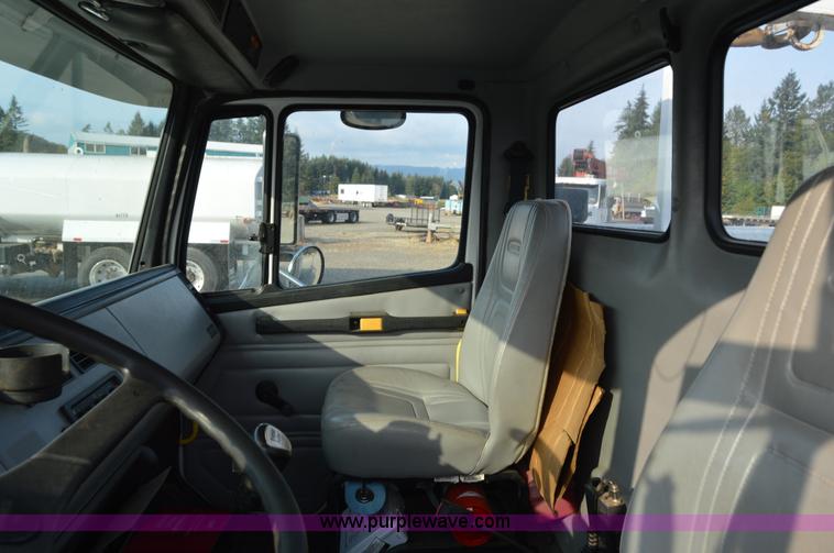 image for item F8345 2000 Freightliner FL70 service truck