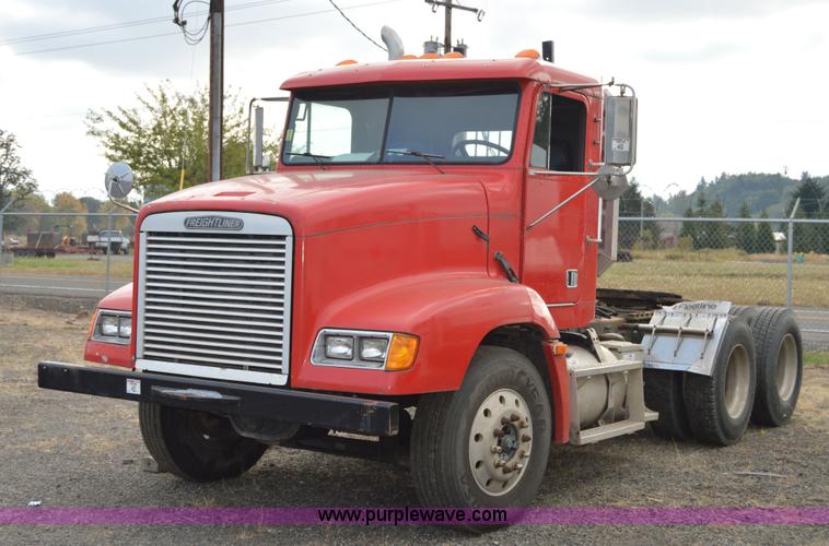 image for item F8347 1995 Freightliner FLD112 semi truck