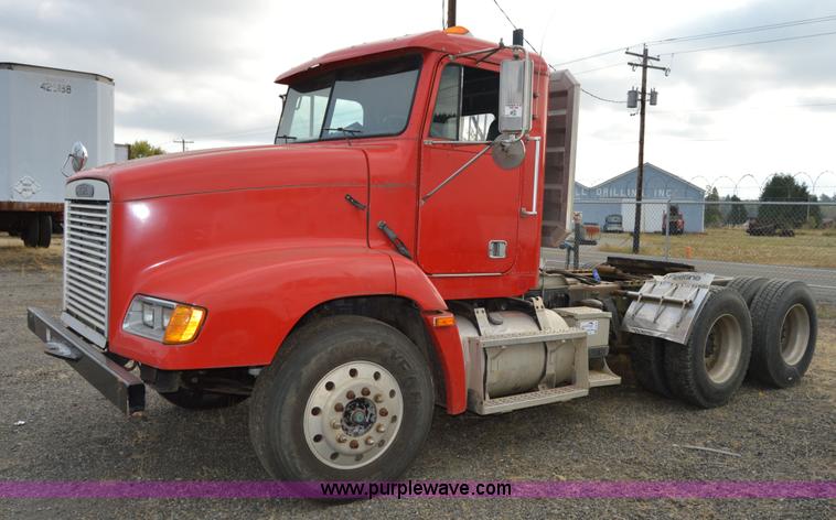 image for item F8347 1995 Freightliner FLD112 semi truck