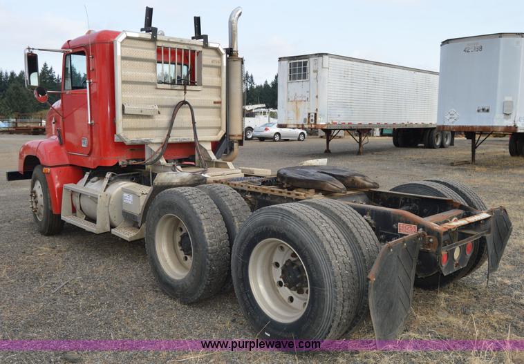 image for item F8347 1995 Freightliner FLD112 semi truck