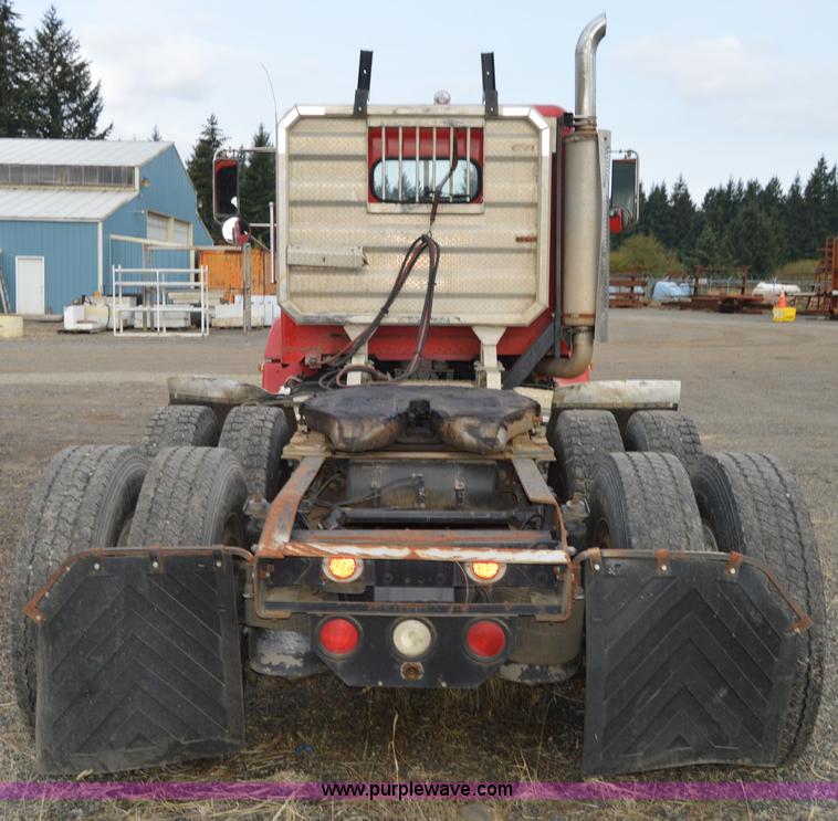 image for item F8347 1995 Freightliner FLD112 semi truck