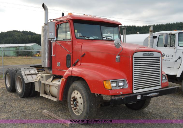 image for item F8347 1995 Freightliner FLD112 semi truck
