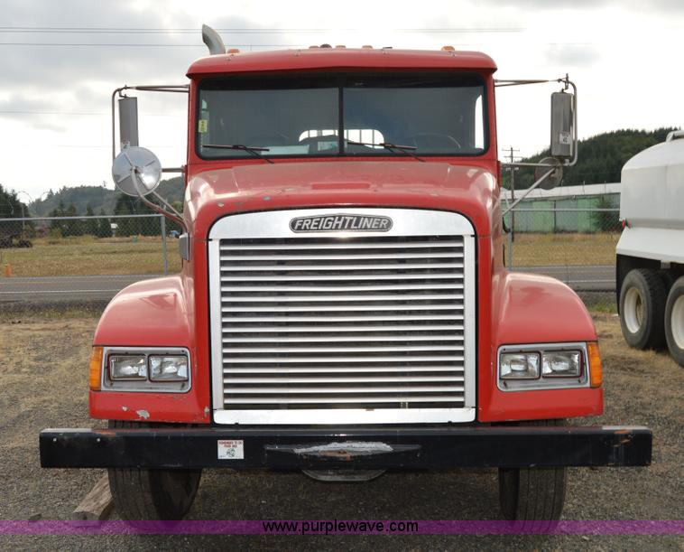 image for item F8347 1995 Freightliner FLD112 semi truck