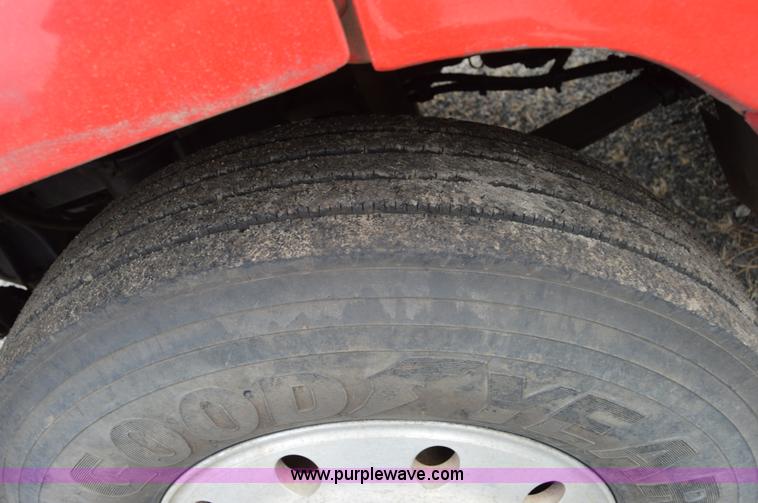 image for item F8347 1995 Freightliner FLD112 semi truck