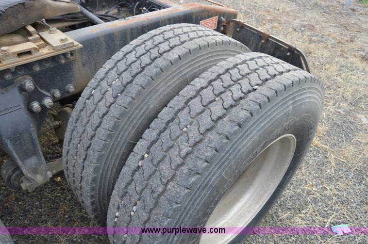 image for item F8347 1995 Freightliner FLD112 semi truck