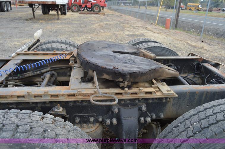 image for item F8347 1995 Freightliner FLD112 semi truck