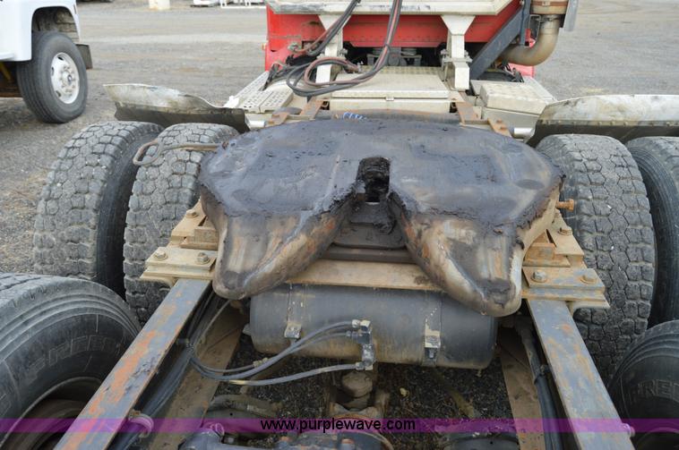 image for item F8347 1995 Freightliner FLD112 semi truck