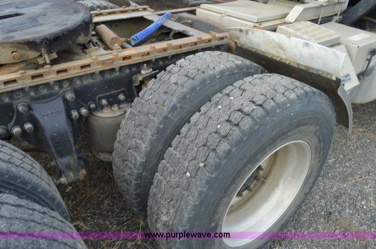 image for item F8347 1995 Freightliner FLD112 semi truck