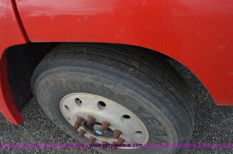 image for item F8347 1995 Freightliner FLD112 semi truck