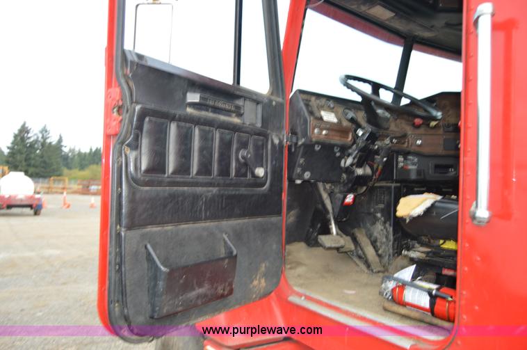 image for item F8347 1995 Freightliner FLD112 semi truck