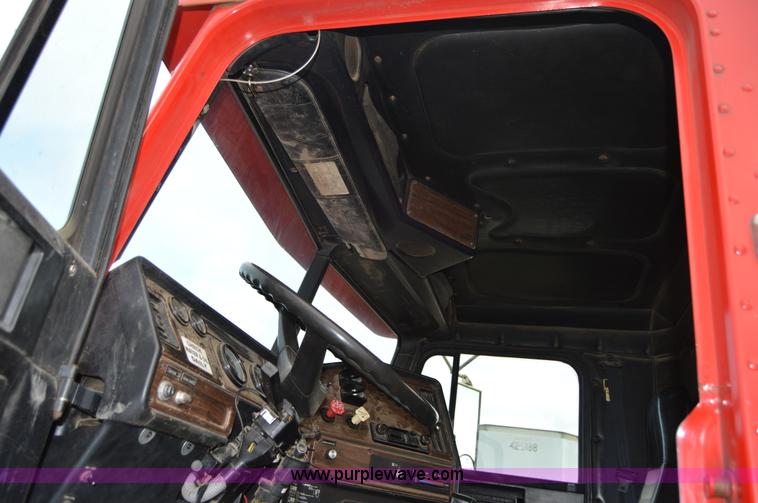 image for item F8347 1995 Freightliner FLD112 semi truck