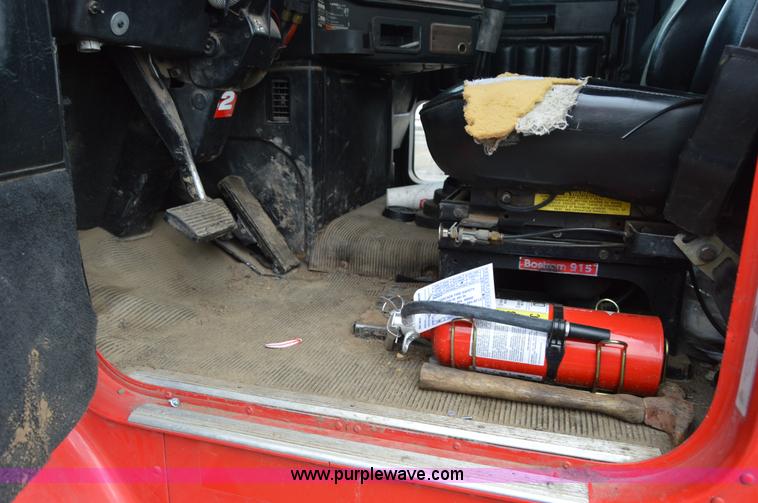 image for item F8347 1995 Freightliner FLD112 semi truck