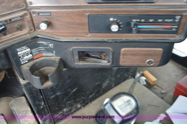 image for item F8347 1995 Freightliner FLD112 semi truck