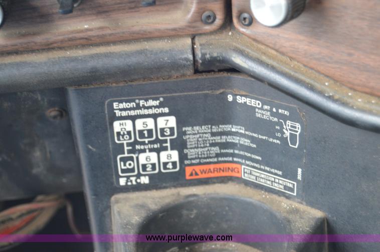 image for item F8347 1995 Freightliner FLD112 semi truck