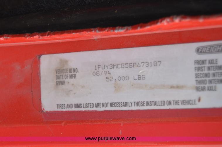 image for item F8347 1995 Freightliner FLD112 semi truck